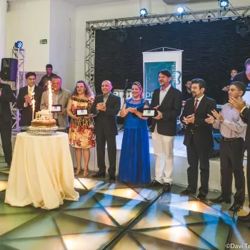 “Essa homenagem, de minha parte, se transforma em mais uma dívida”, disse Cid Gomes na cerimônia de entrega do Prêmio Joaseiro