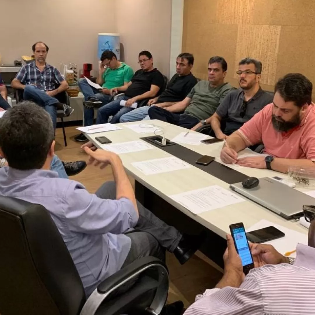 Em reunião semanal, Diretoria decide convocar Assembleia Geral para tratar de reposição salarial
