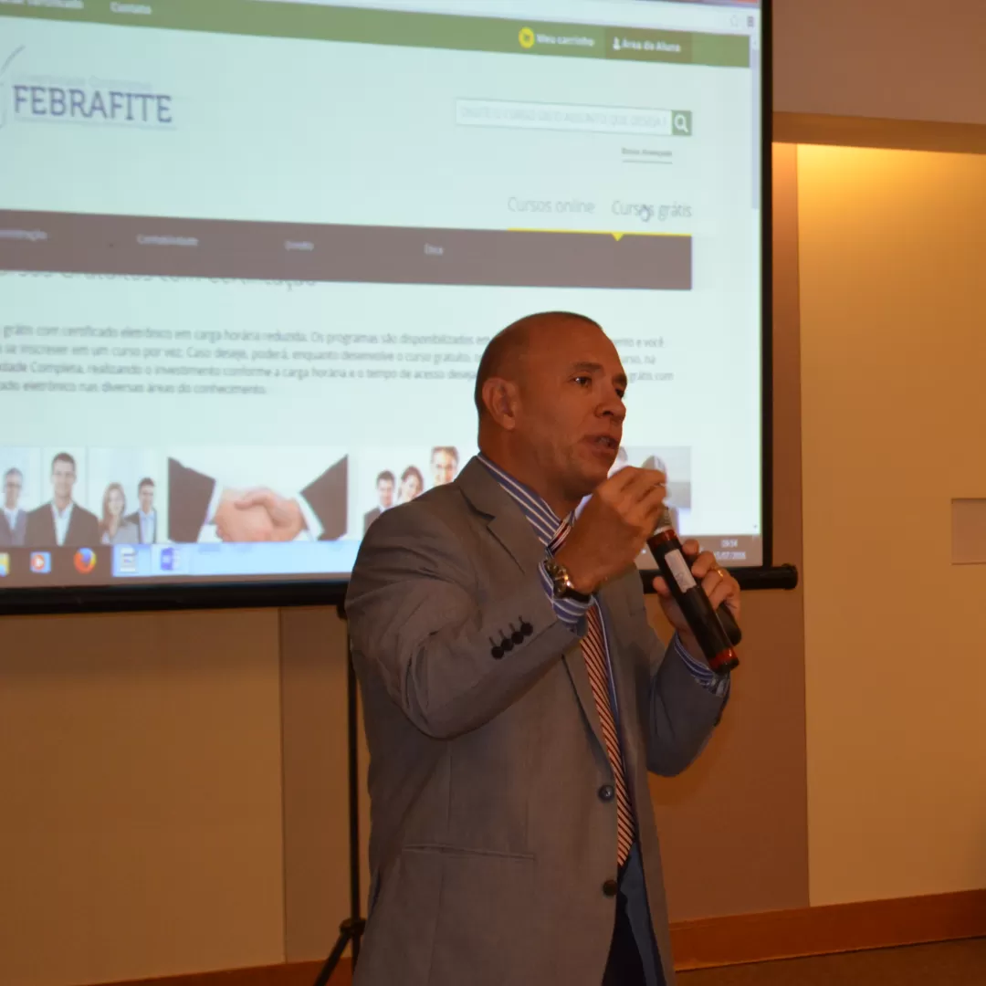 Juracy Soares apresenta Universidade Corporativa da Febrafite em Assembleia Geral