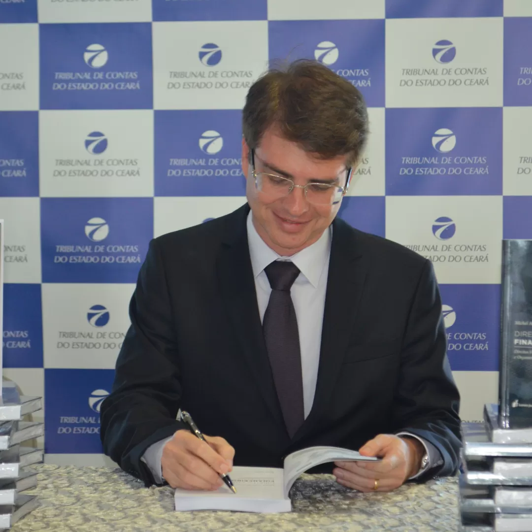 Michel Gradvohl realiza pré-lançamento de livro no 4º Congresso Internacional de Direito Financeiro 